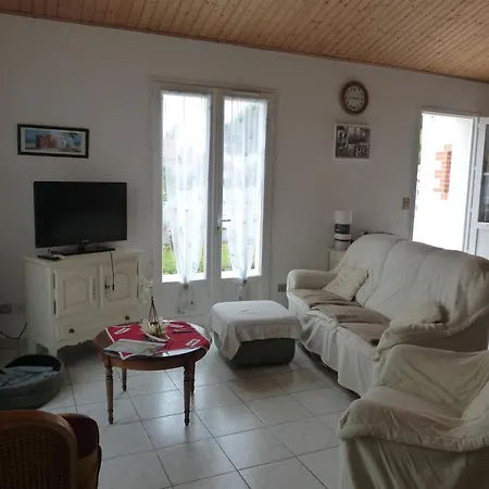 Maison Confortable A Pour 6 Pers., Proche - Fr-1-823-49 * Barbatre