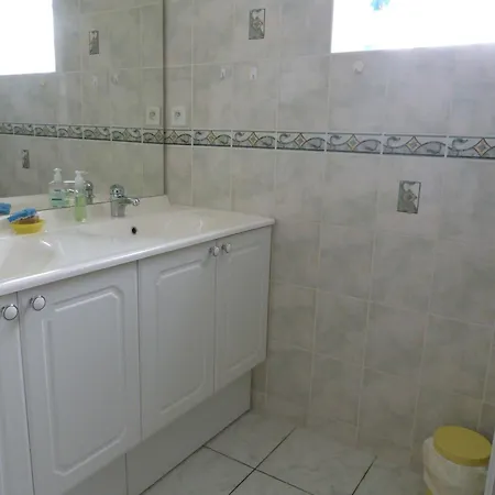 Maison Confortable A Pour 6 Pers., Proche - Fr-1-823-49