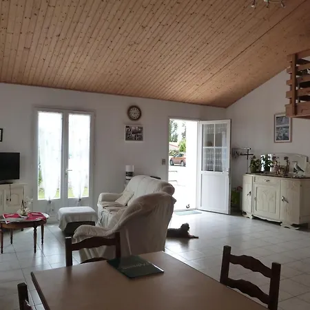 Maison Confortable A Pour 6 Pers., Proche - Fr-1-823-49