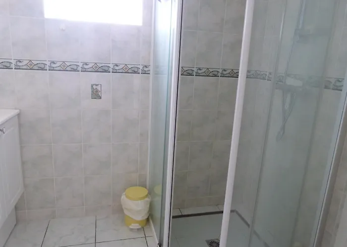 Maison Confortable A Pour 6 Pers., Proche - Fr-1-823-49 Holiday home *