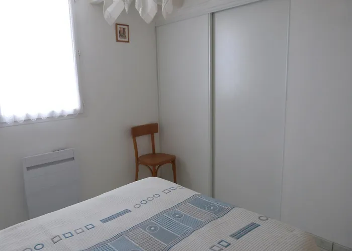 Holiday home Maison Confortable A Pour 6 Pers., Proche - Fr-1-823-49 *