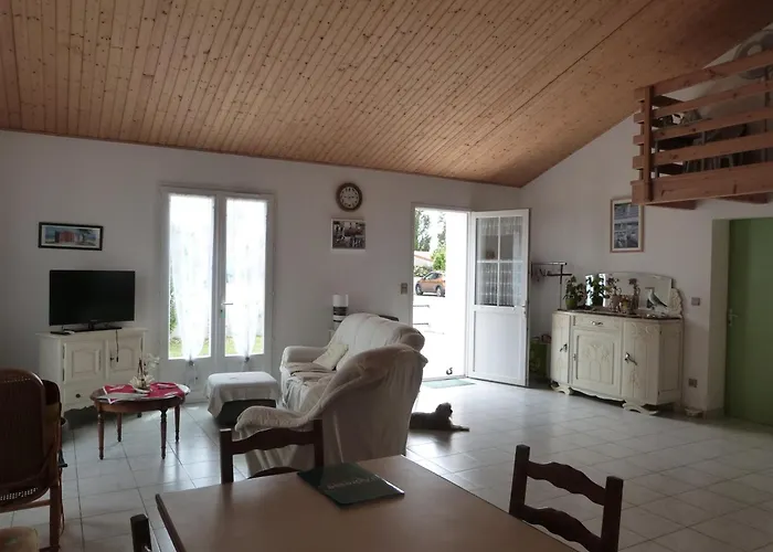 Maison Confortable A Pour 6 Pers., Proche - Fr-1-823-49