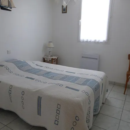 Hébergement de vacances Maison Confortable A Pour 6 Pers., Proche - Fr-1-823-49 *